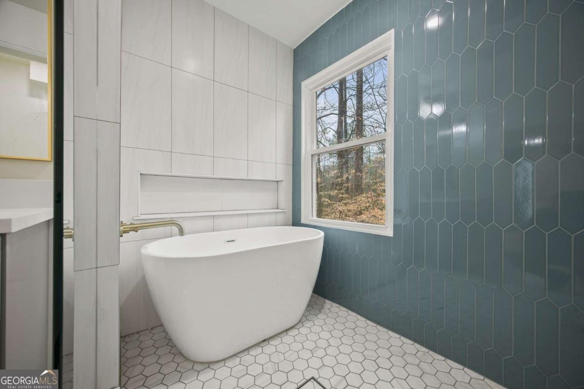 2433 Helmsdale Drive Atlanta - 23