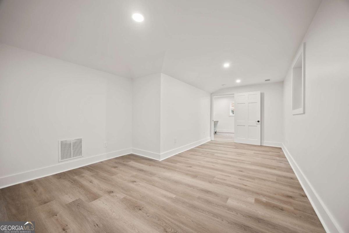 2433 Helmsdale Drive Atlanta - 26