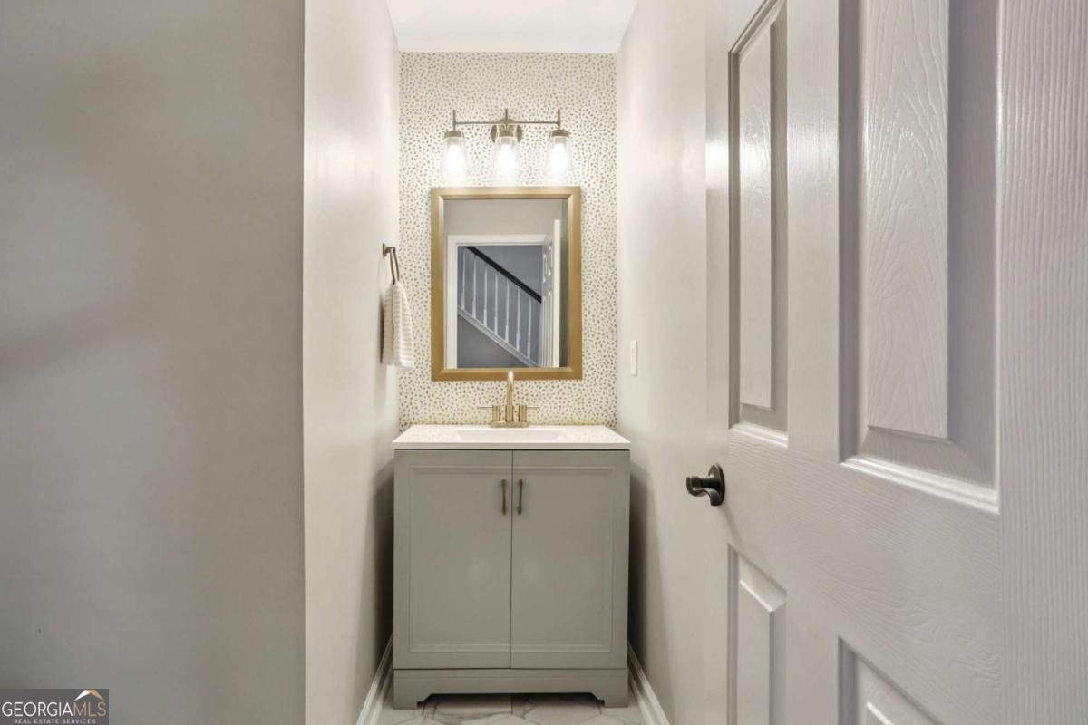 8075 Sandorn Drive Roswell - 14