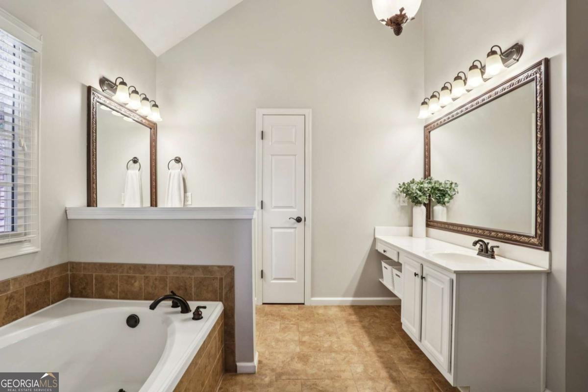 8075 Sandorn Drive Roswell - 21