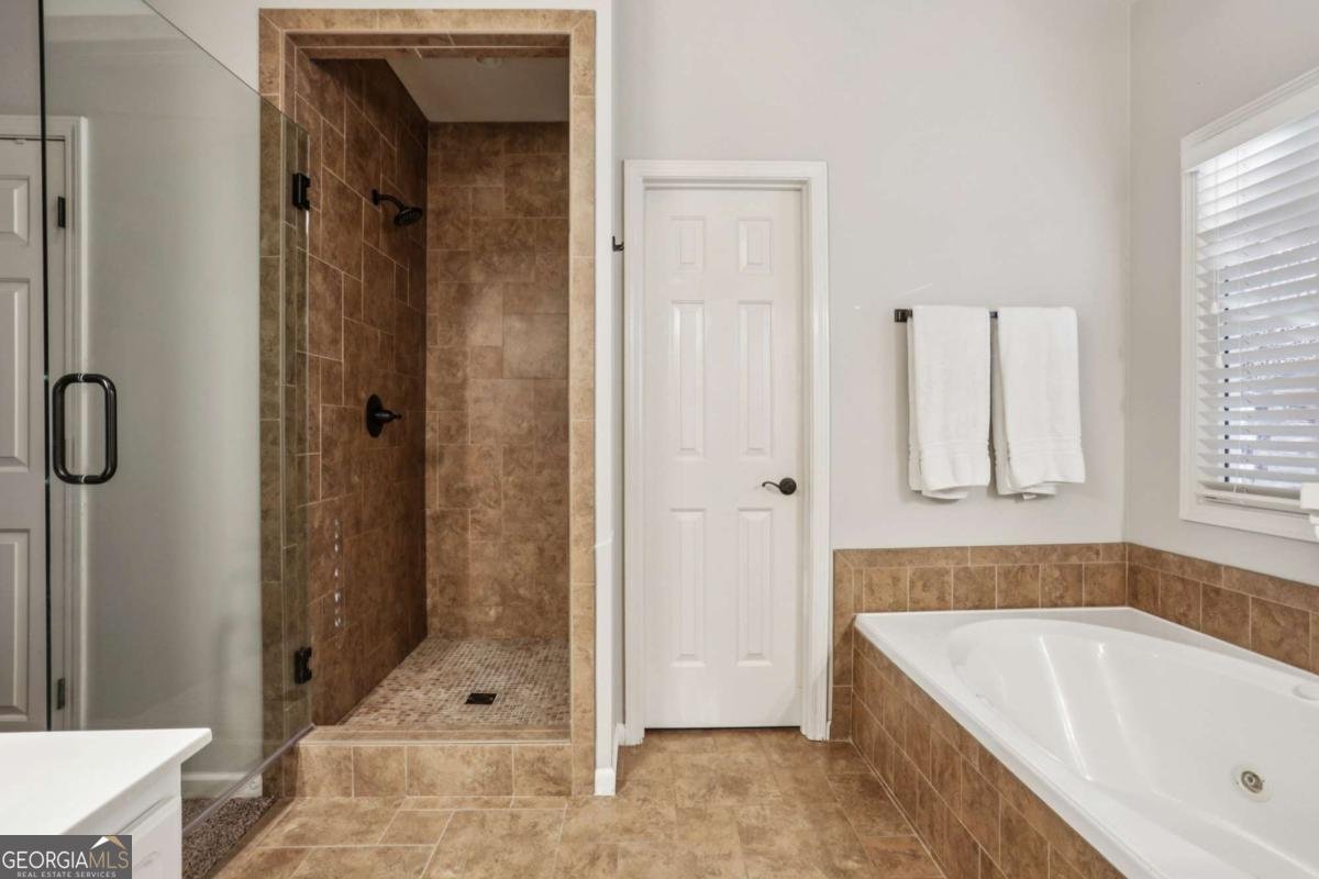 8075 Sandorn Drive Roswell - 23