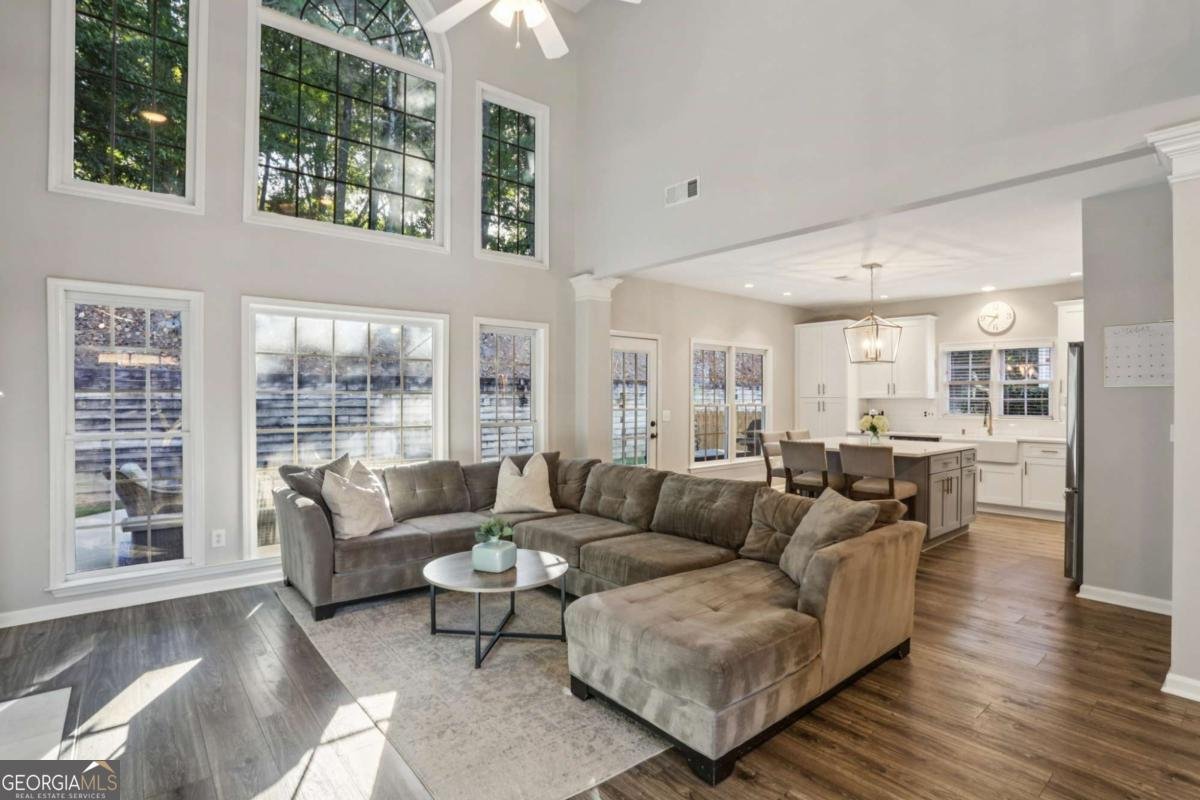 8075 Sandorn Drive Roswell - 3