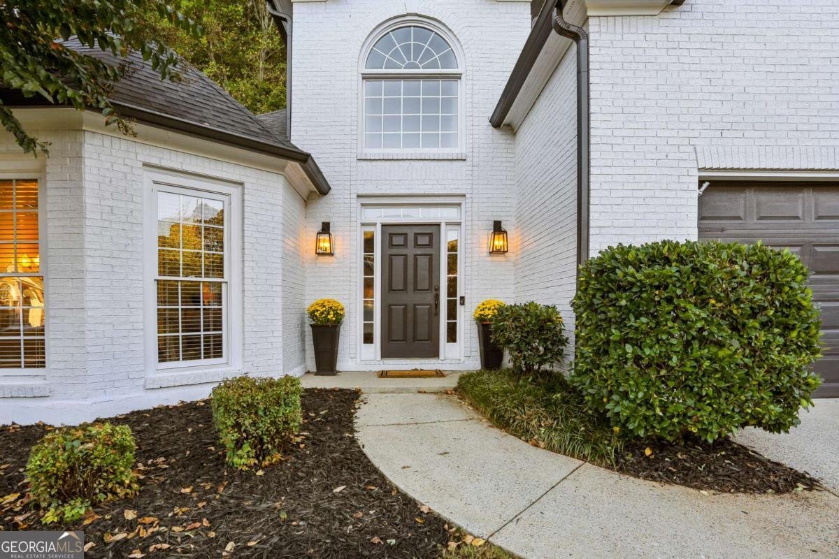 8075 Sandorn Drive Roswell - 38