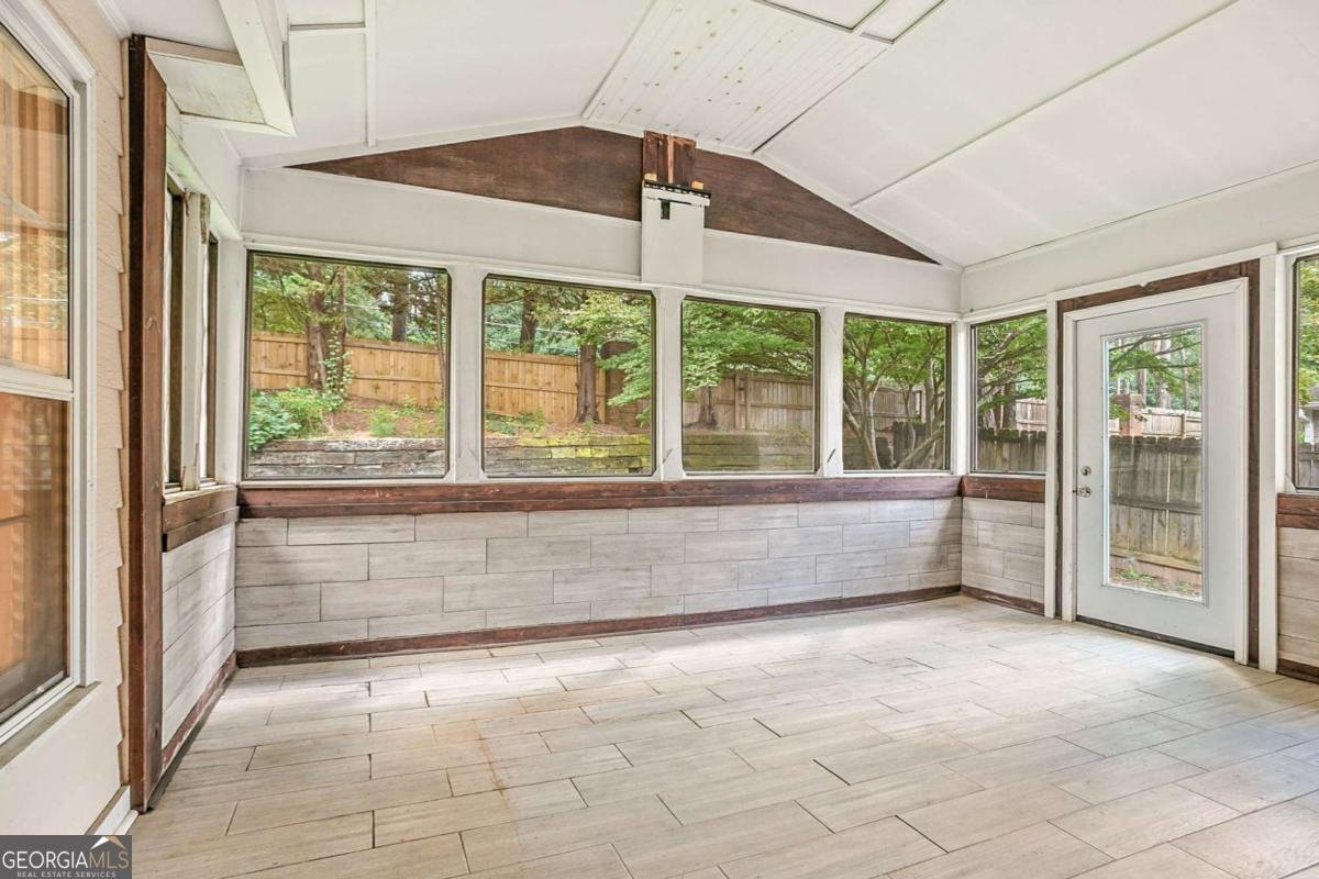 140 Glen Holly Drive Roswell - 34