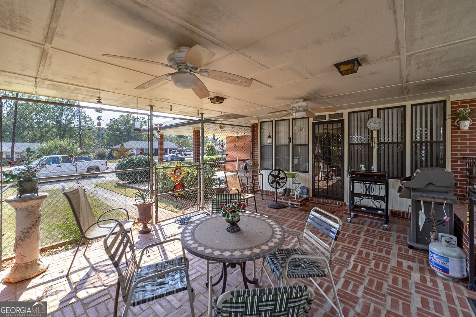 70 North Drive Hampton - 12