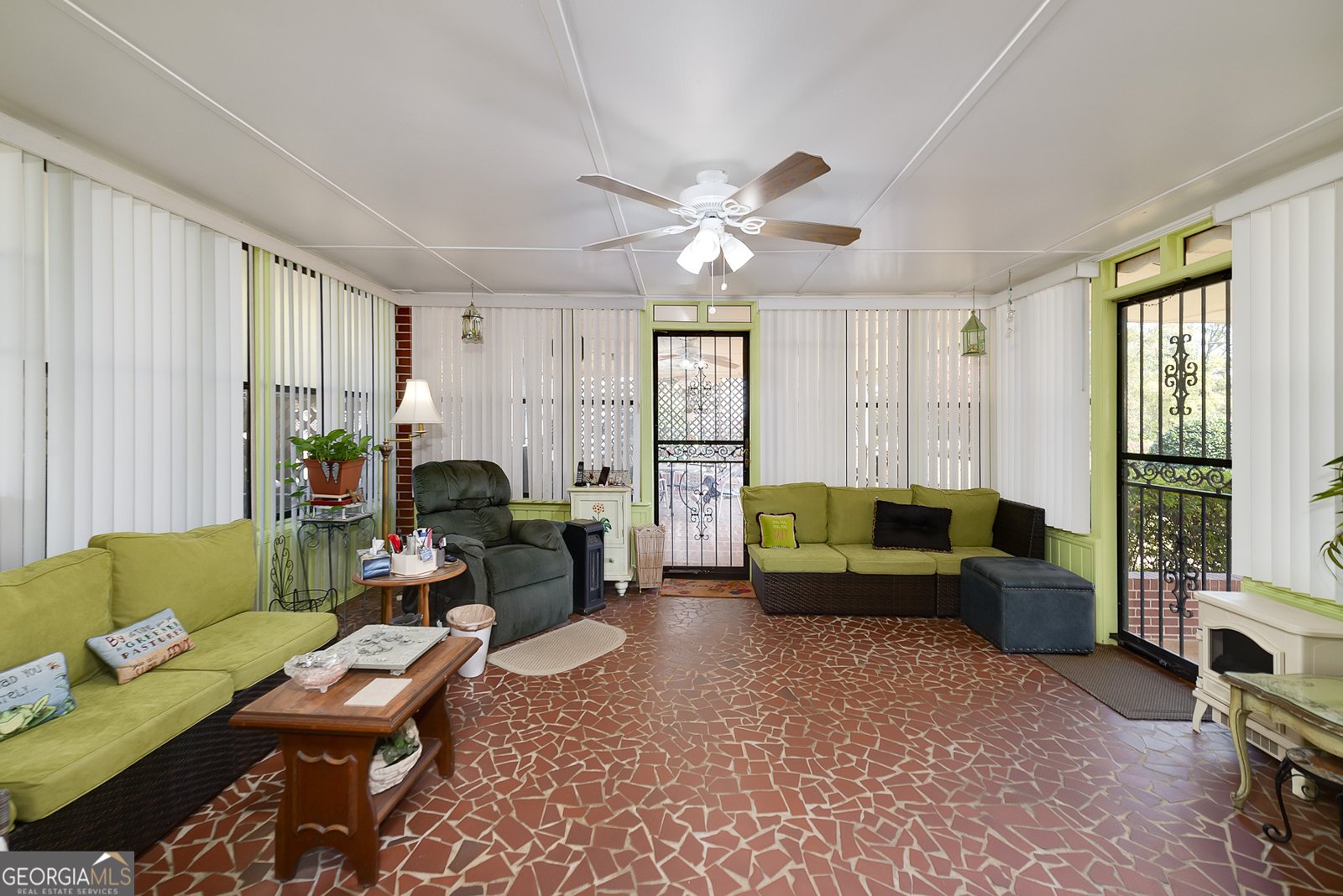 70 North Drive Hampton - 30