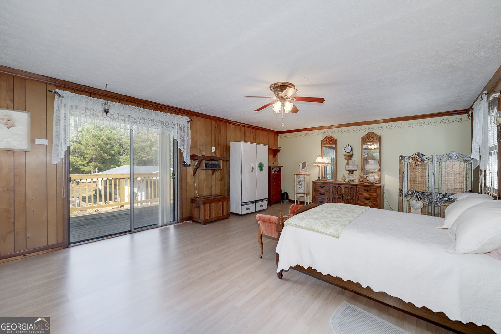 70 North Drive Hampton - 33