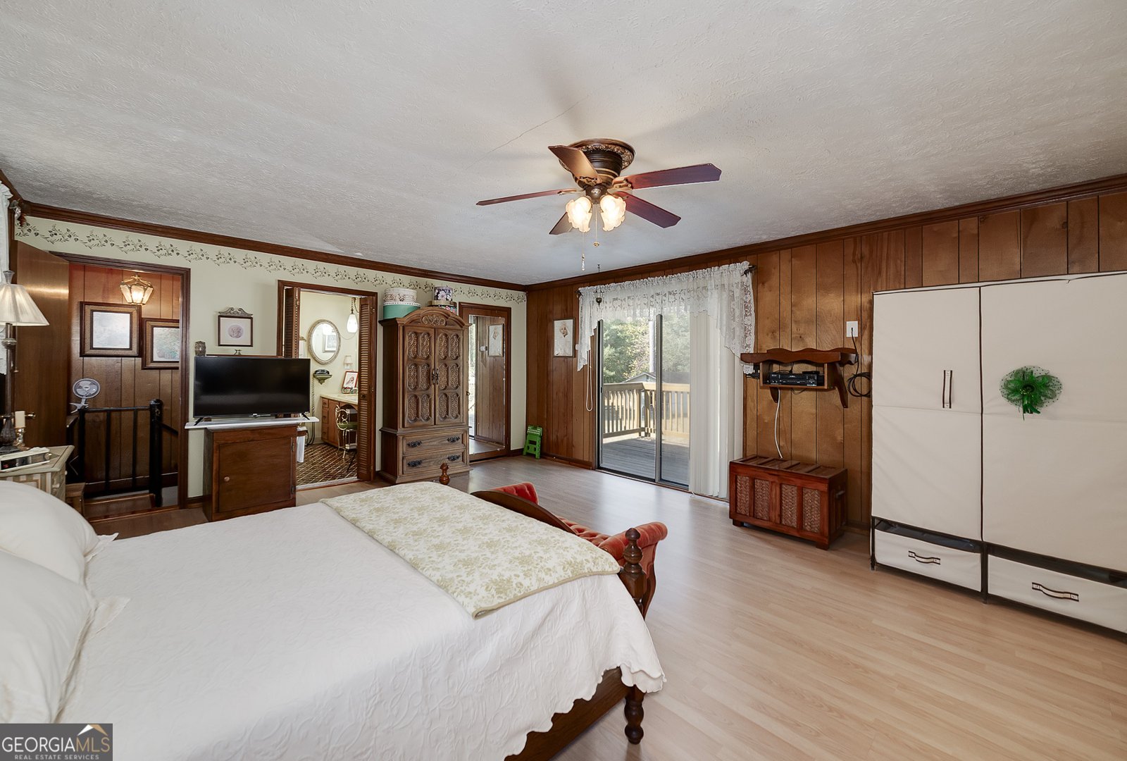 70 North Drive Hampton - 36