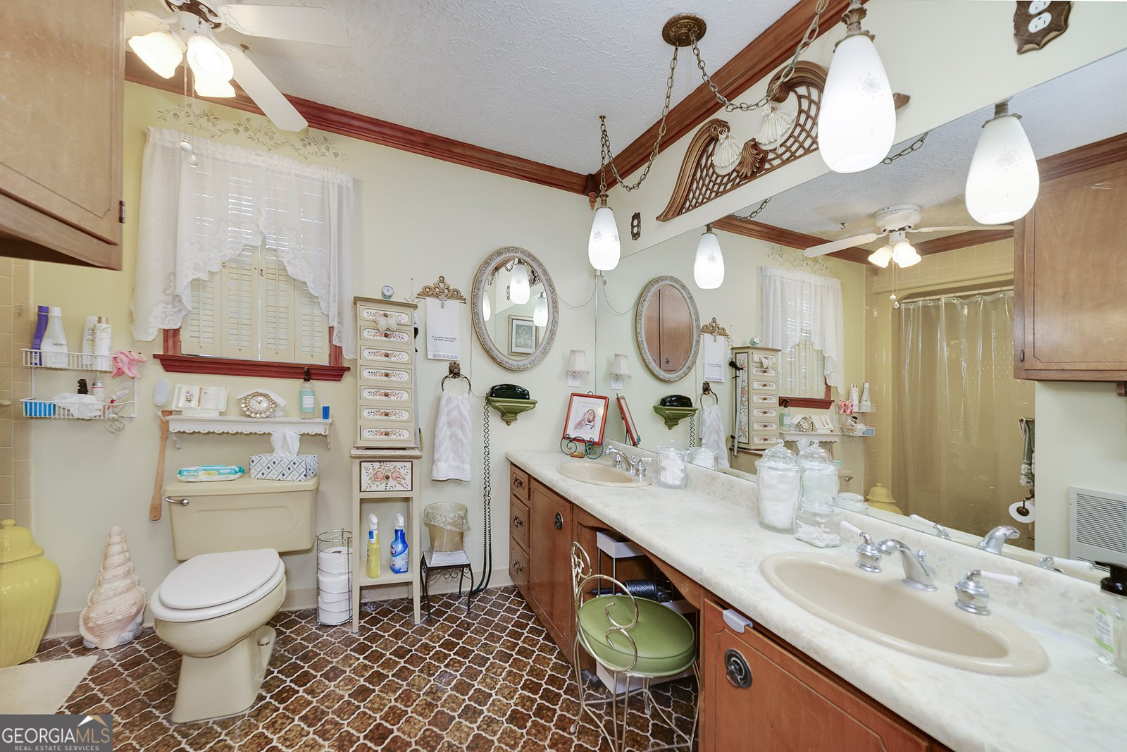 70 North Drive Hampton - 37