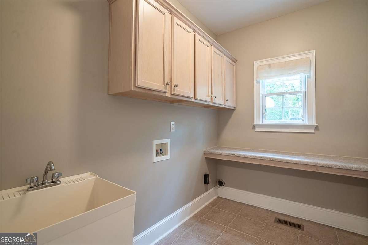 1171 Spring Lake Drive Bishop - 33