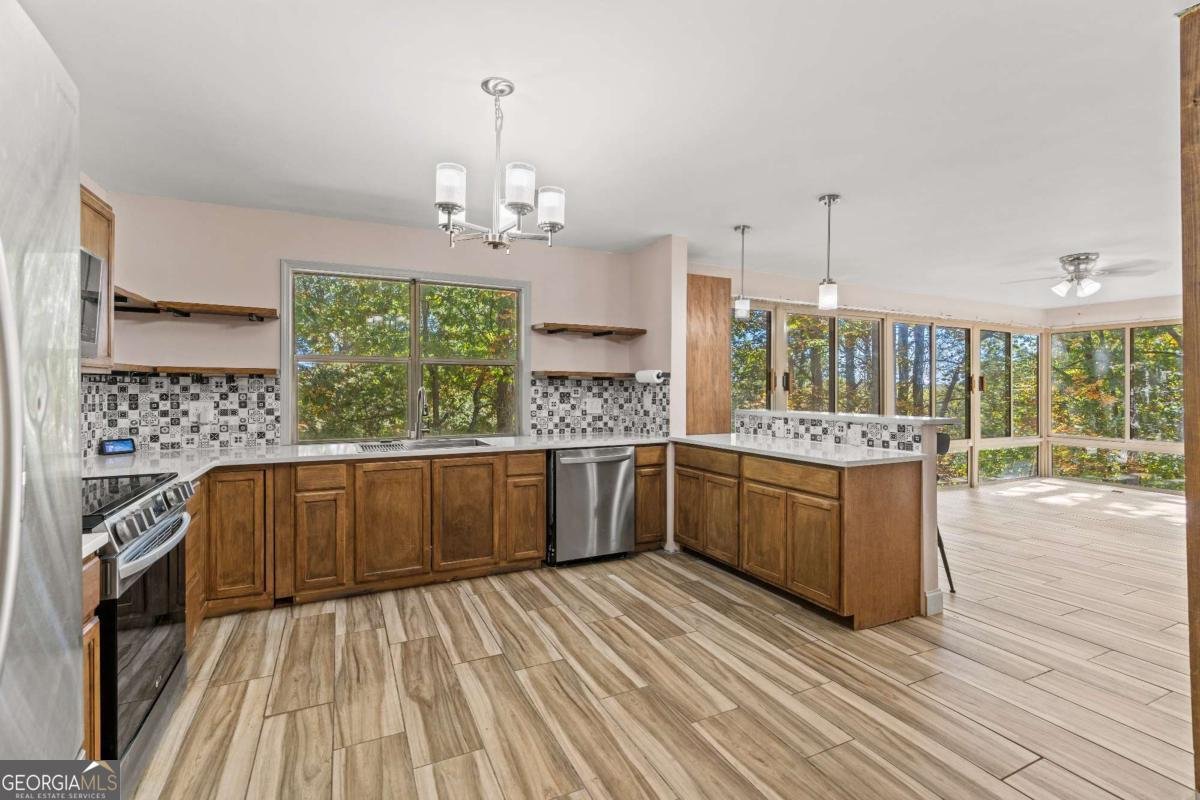 5670 Lakeview Court Gainesville - 23