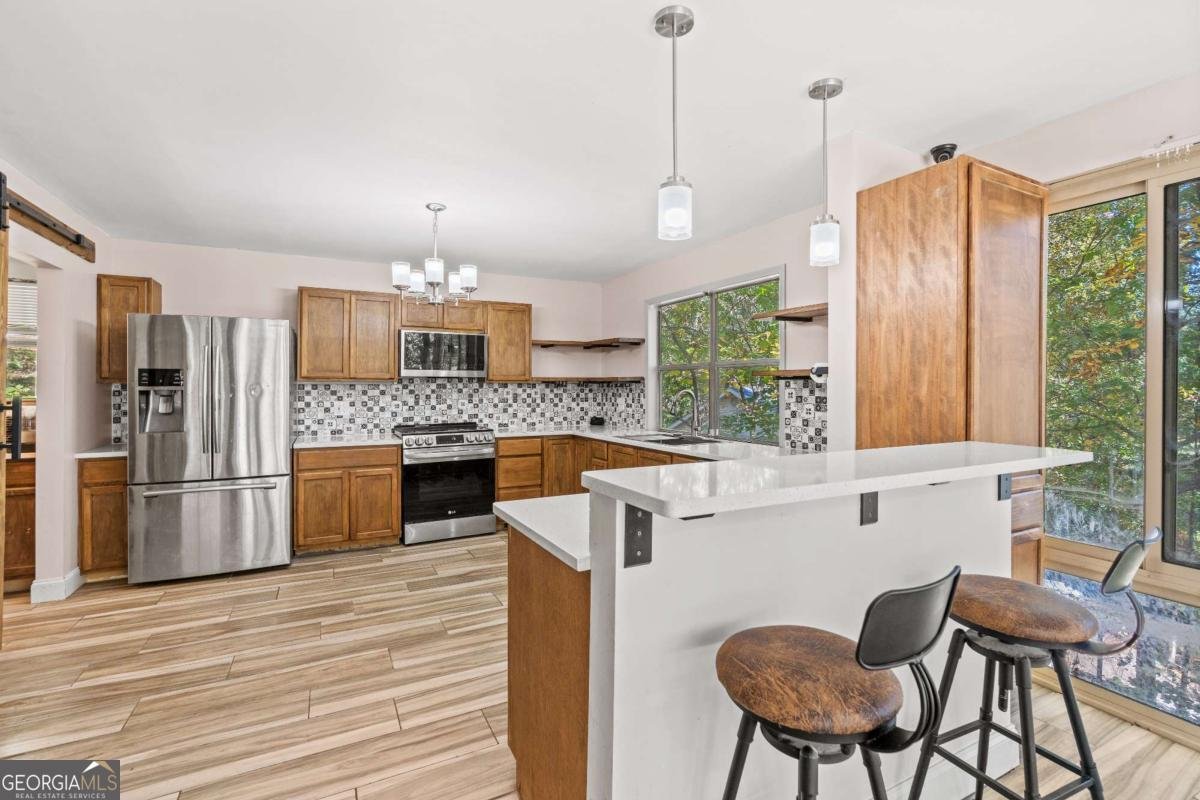 5670 Lakeview Court Gainesville - 32