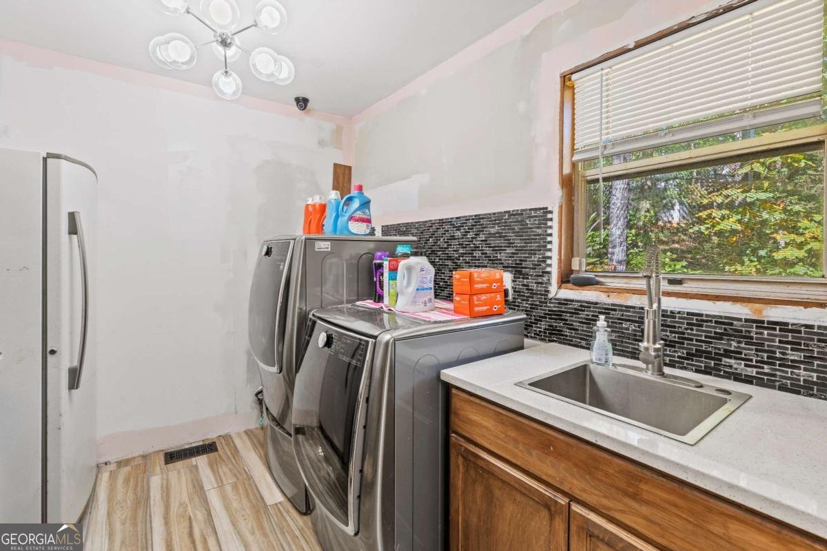 5670 Lakeview Court Gainesville - 33