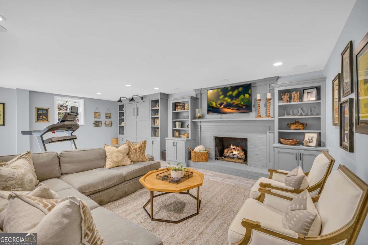 909 Parkhill Place Gainesville - 36