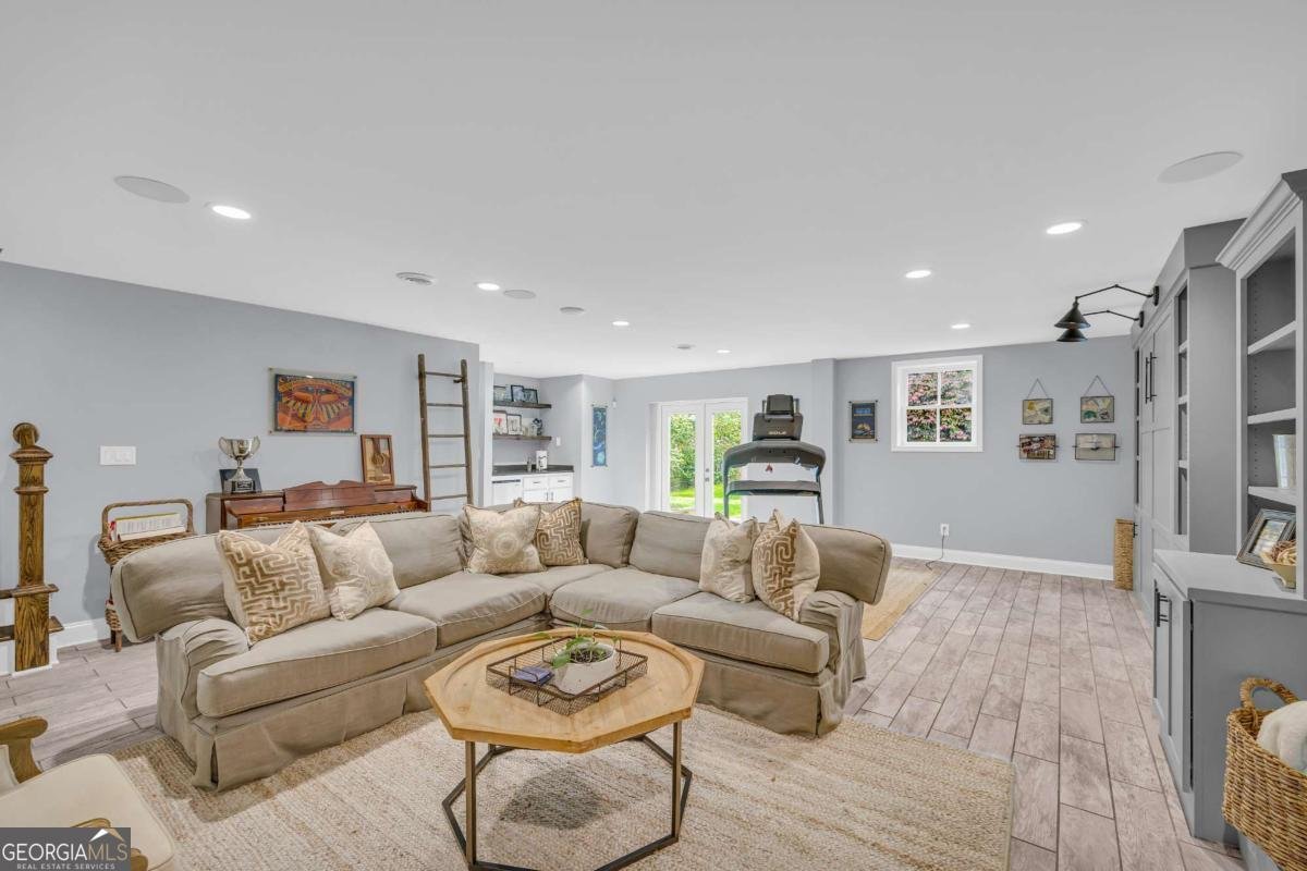 909 Parkhill Place Gainesville - 38