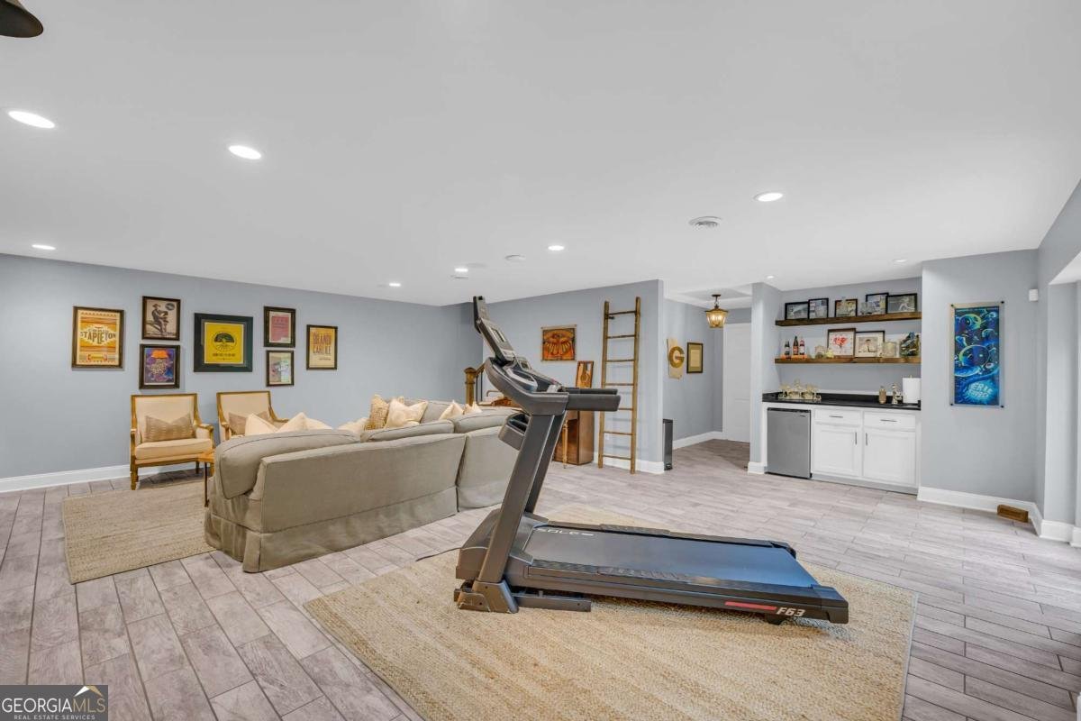 909 Parkhill Place Gainesville - 44