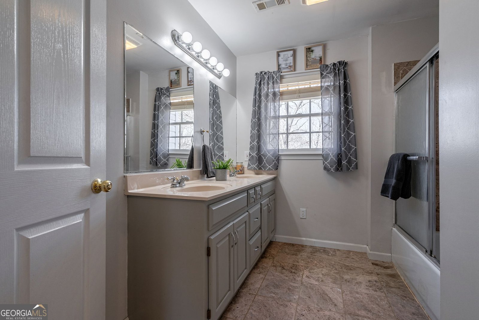 157 RIVERBEND Circle Royston - 42