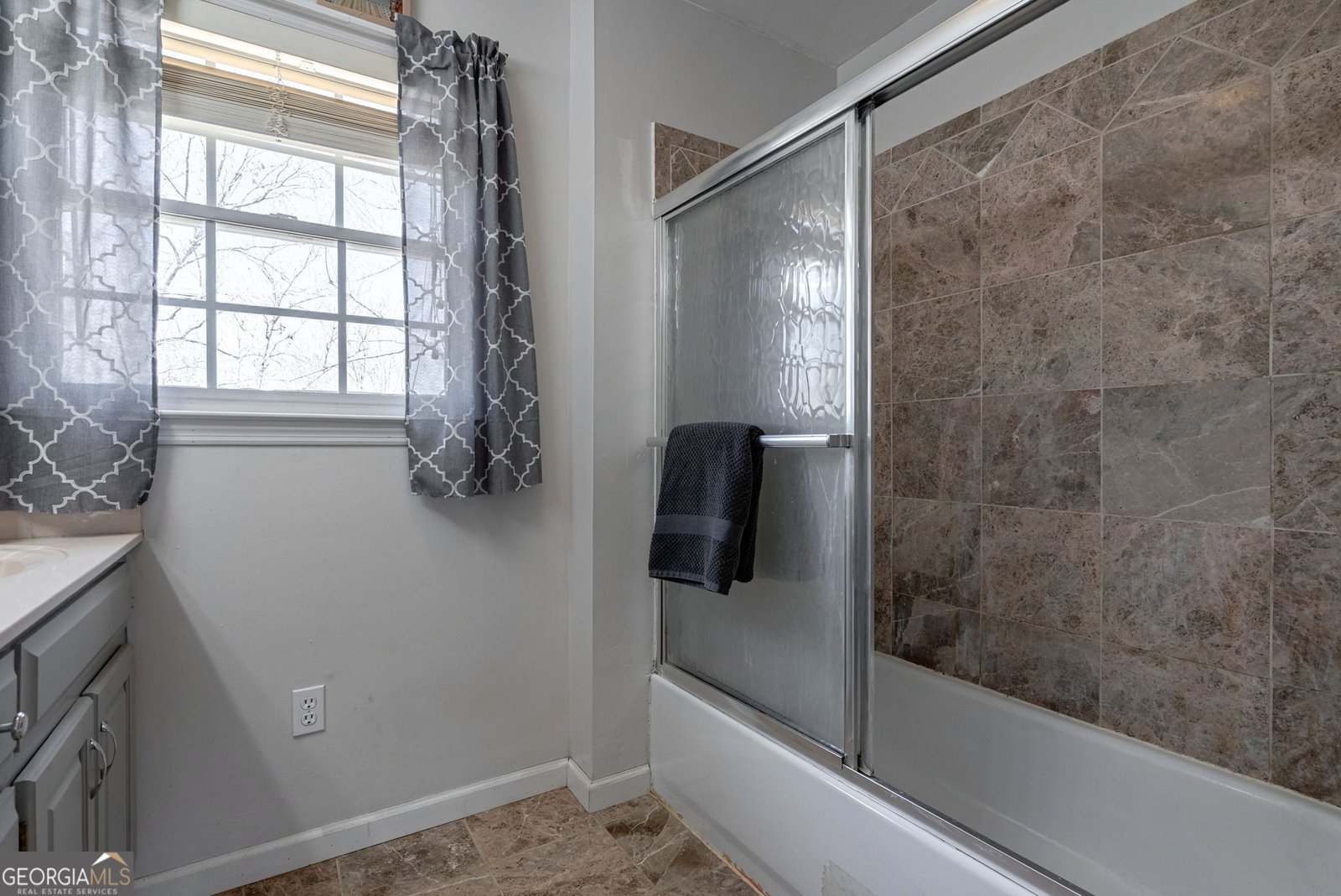 157 RIVERBEND Circle Royston - 43