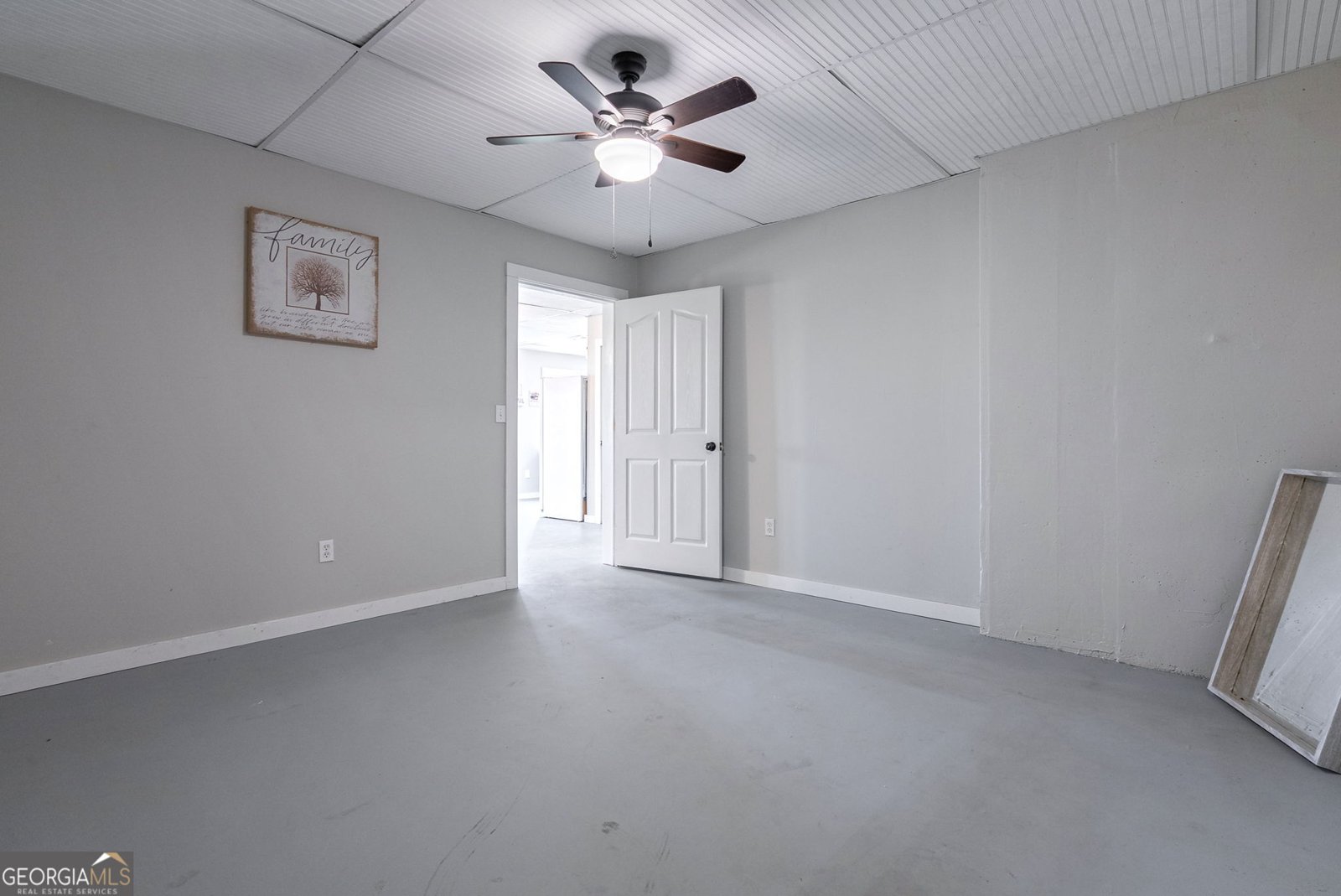 157 RIVERBEND Circle Royston - 51