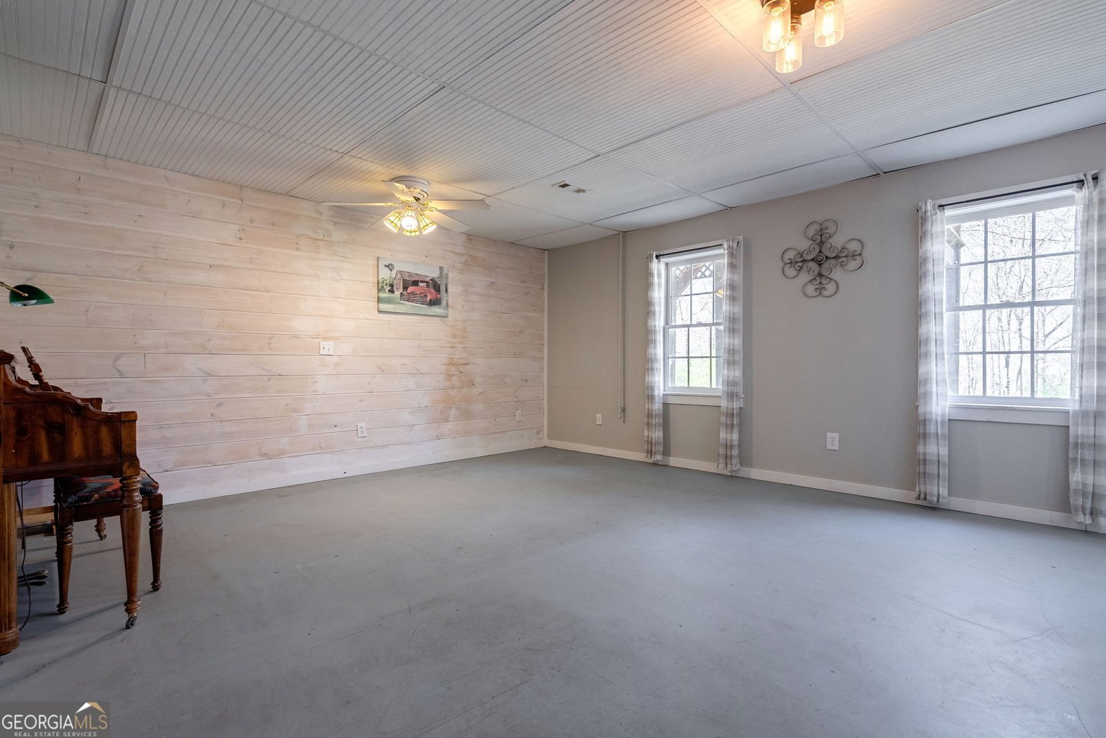 157 RIVERBEND Circle Royston - 53