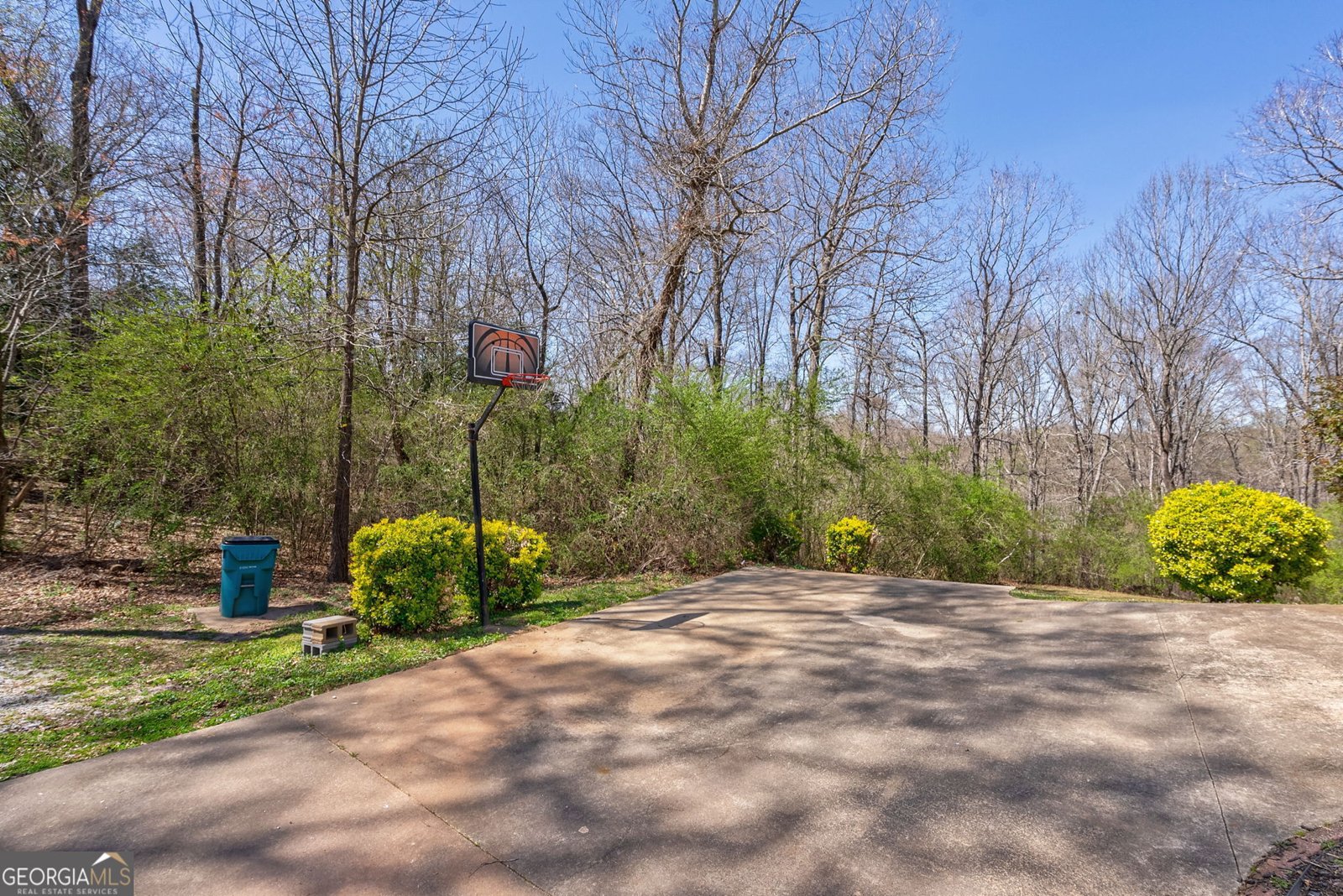 157 RIVERBEND Circle Royston - 68