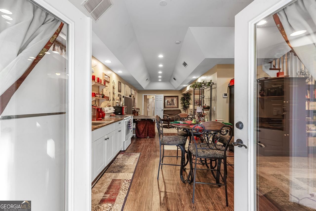 31 FAWN LAKE Trail White - 13