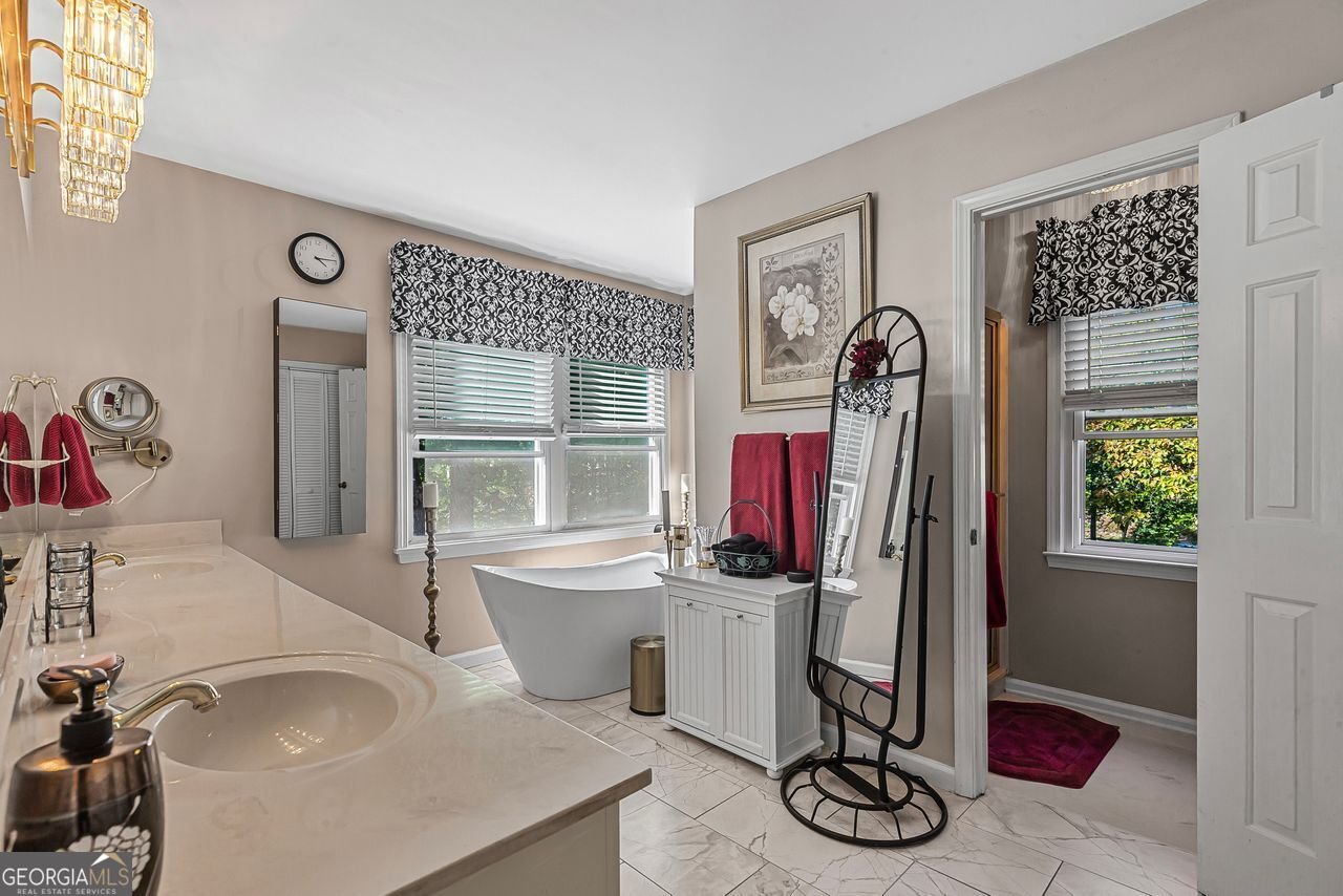 31 FAWN LAKE Trail White - 35