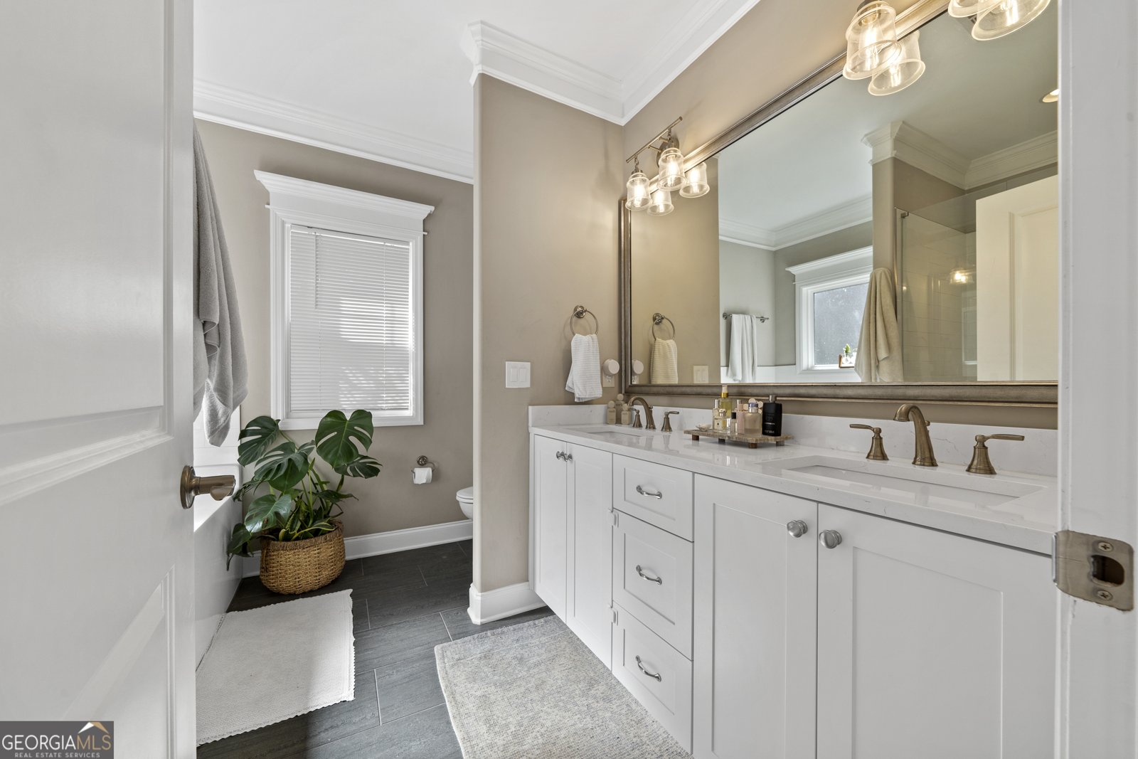 1350 Choo Choo Drive Greensboro - 24