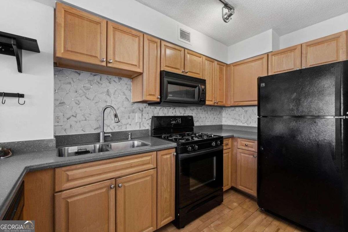 2479 PEACHTREE Road Atlanta - 13