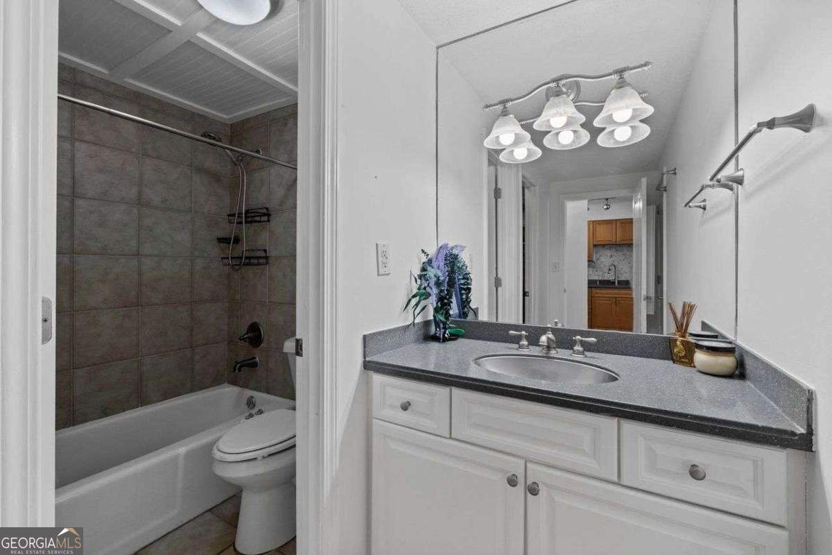 2479 PEACHTREE Road Atlanta - 19