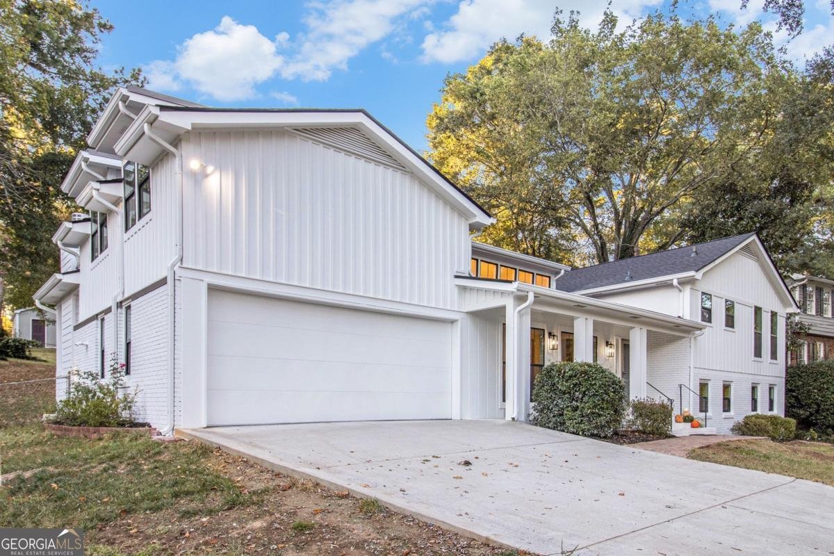 1028 Nancy Creek Drive Brookhaven - 2