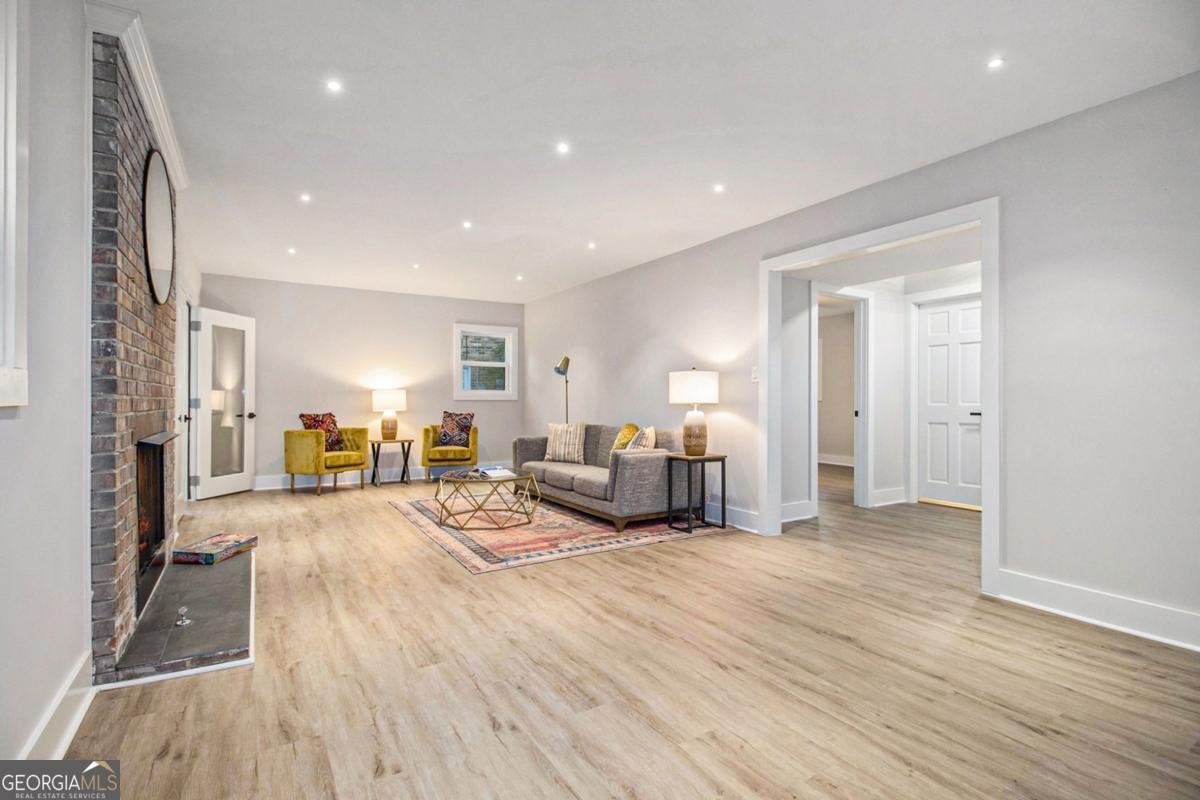 1028 Nancy Creek Drive Brookhaven - 20