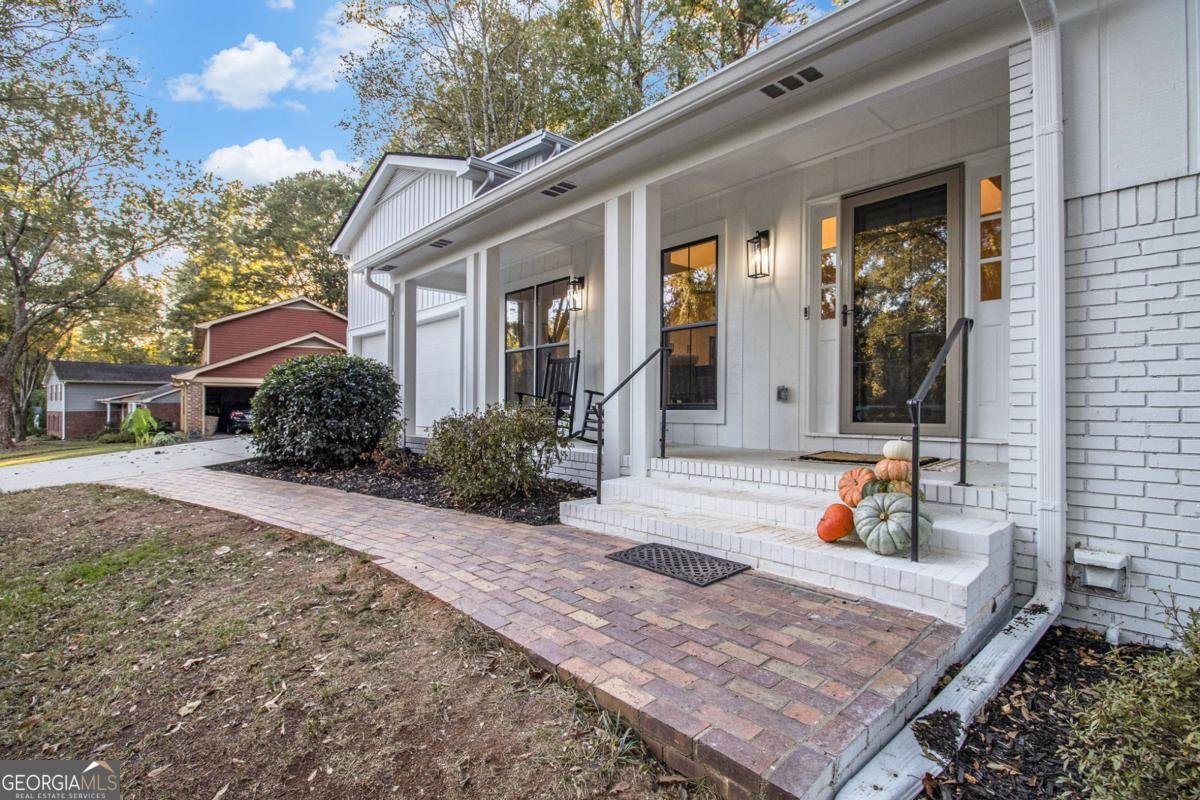 1028 Nancy Creek Drive Brookhaven - 3