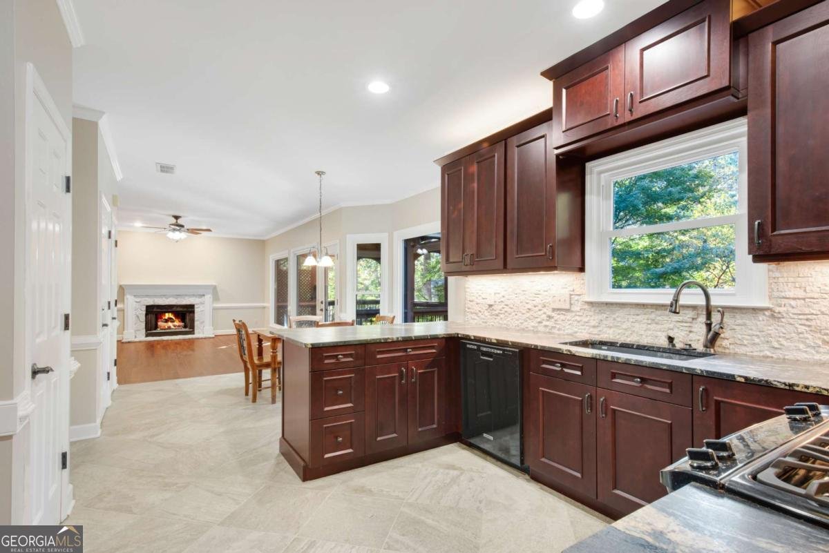 285 Rolling Mist Court Alpharetta - 10