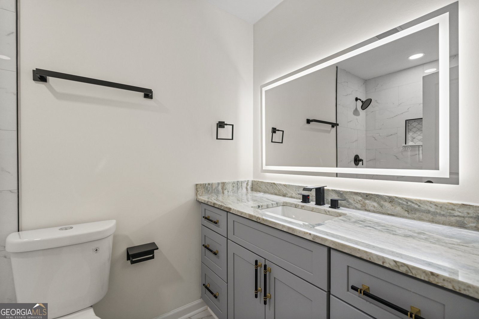 4245 North Oaks Drive Columbus - 18