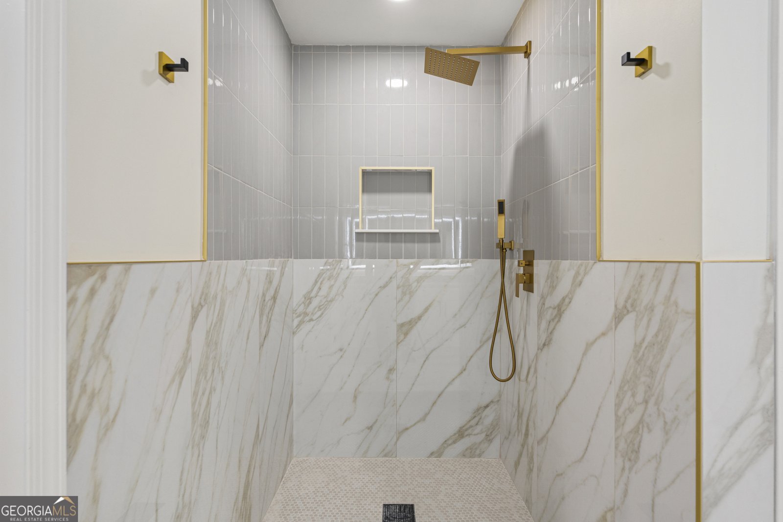 4245 North Oaks Drive Columbus - 24