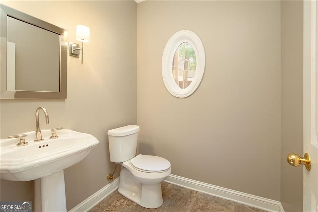 133 Brookview Circle Sandy Springs - 6