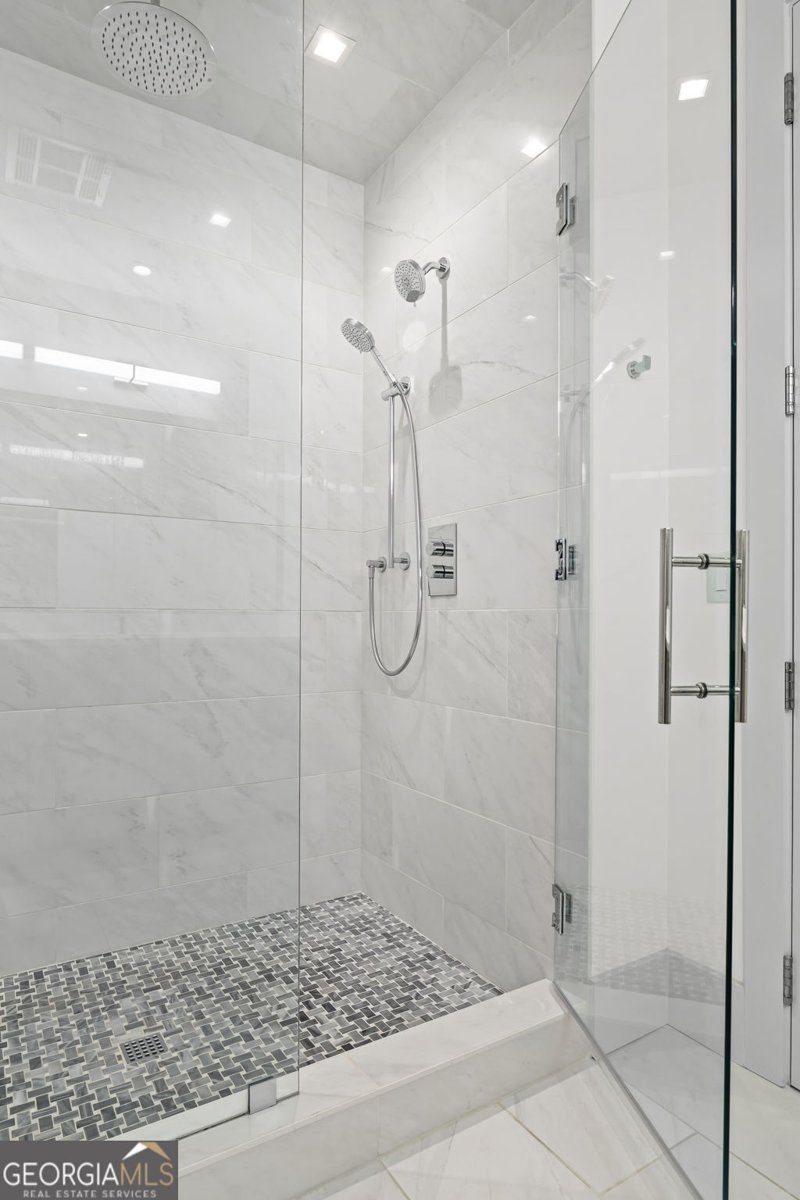 3107 Peachtree Road Atlanta - 31