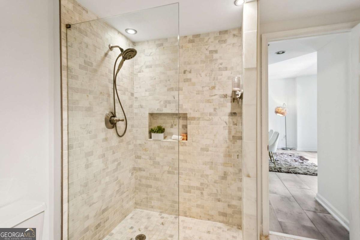 1 Biscayne Drive Atlanta - 17