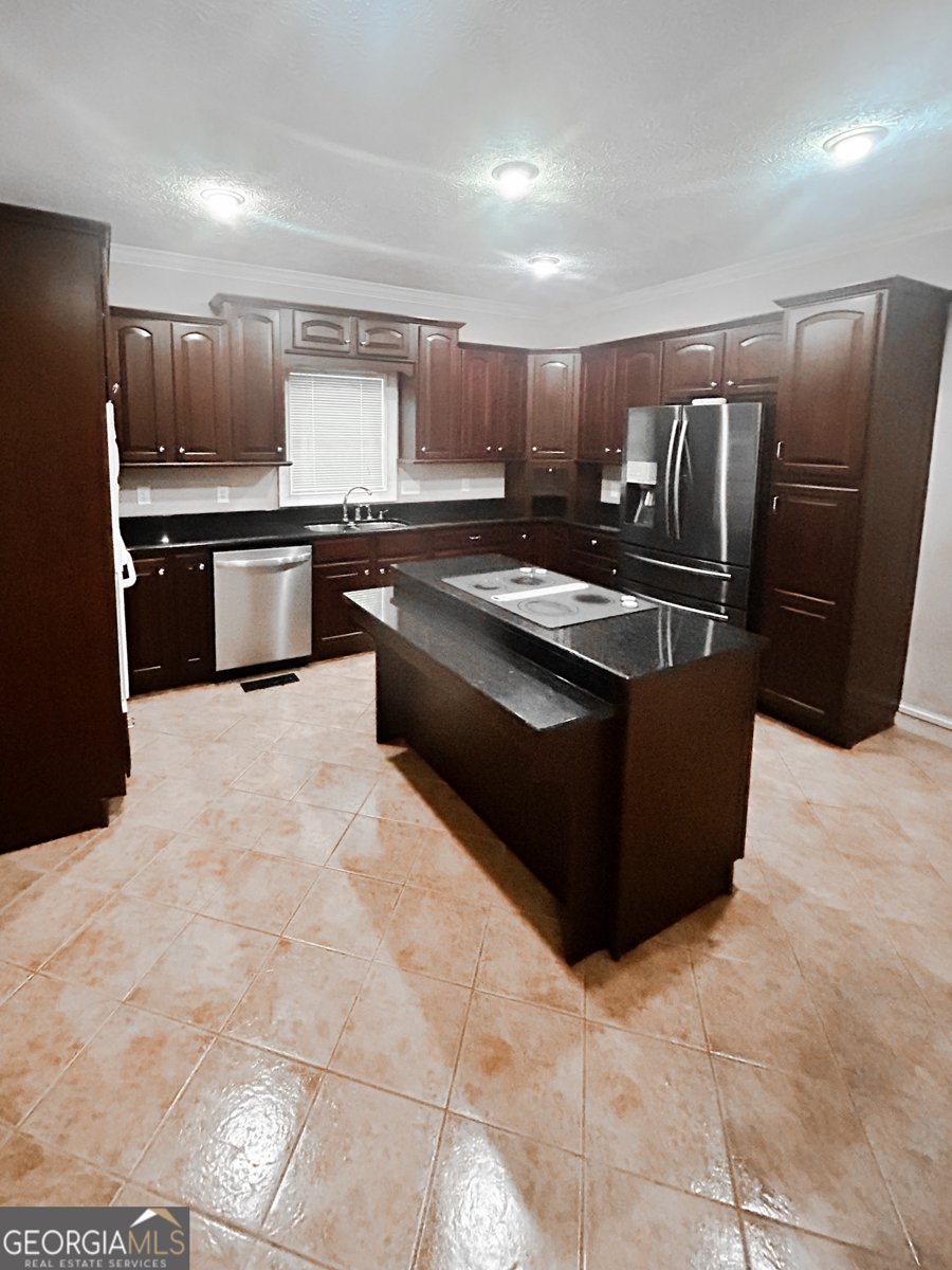 1136 Cole Lake rd. Dallas - 15