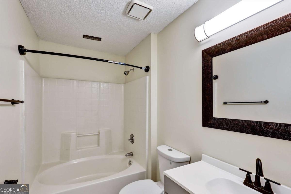 6211 Ward Road Union City - 25