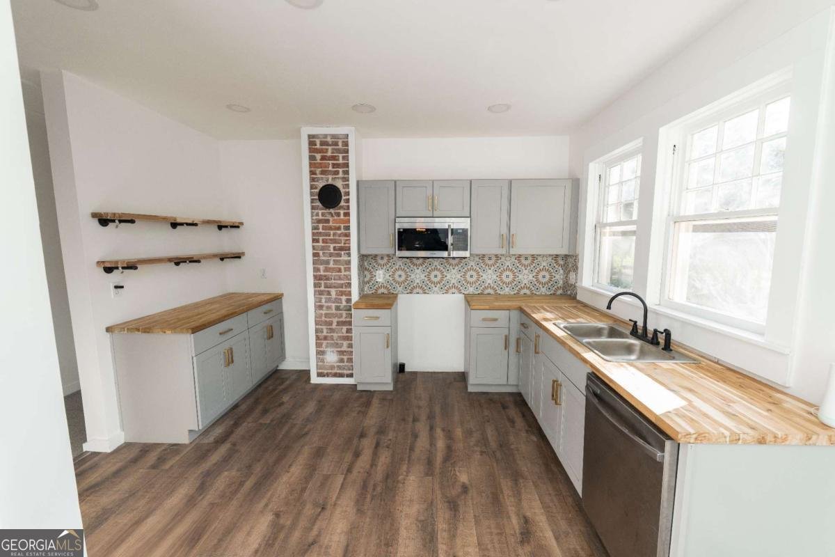 622 Whitney Avenue Albany - 14