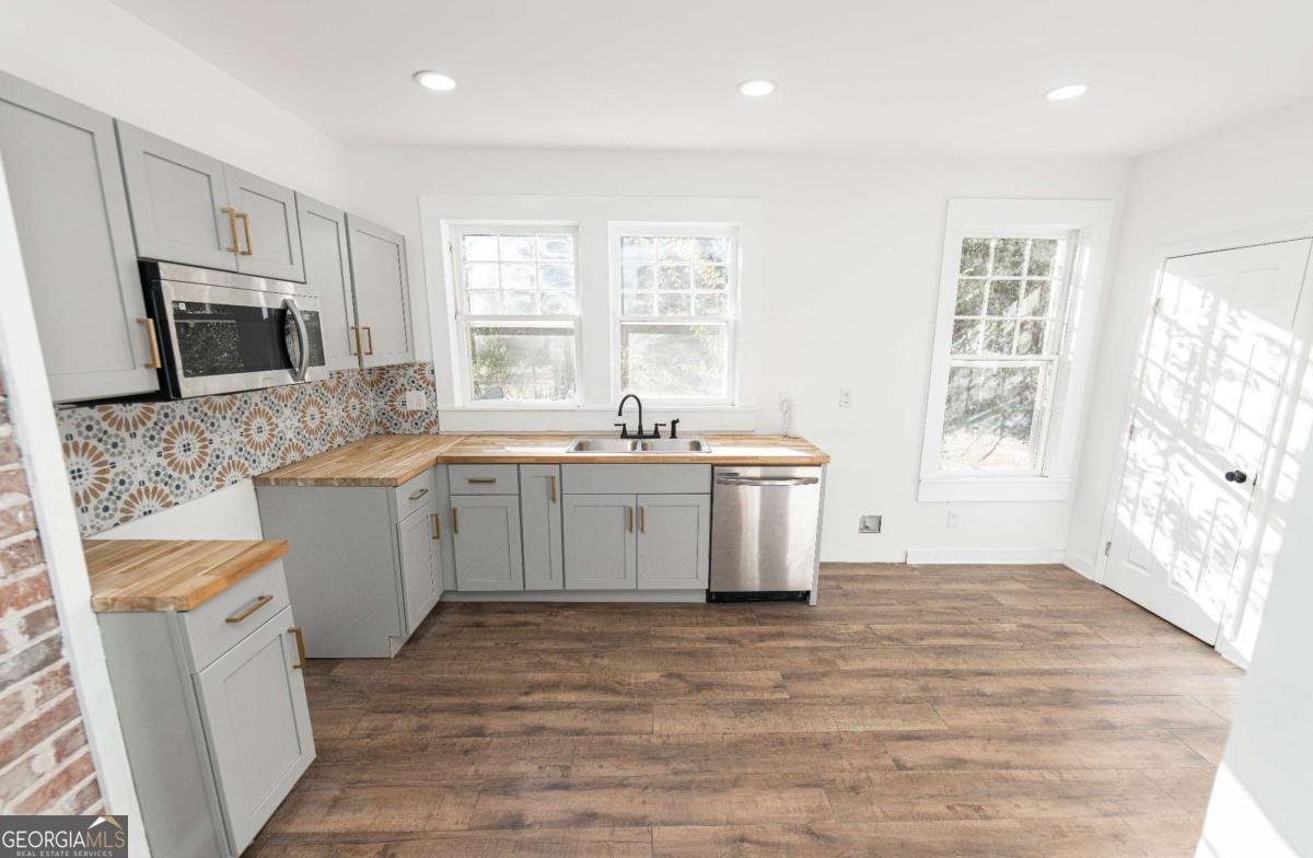 622 Whitney Avenue Albany - 17