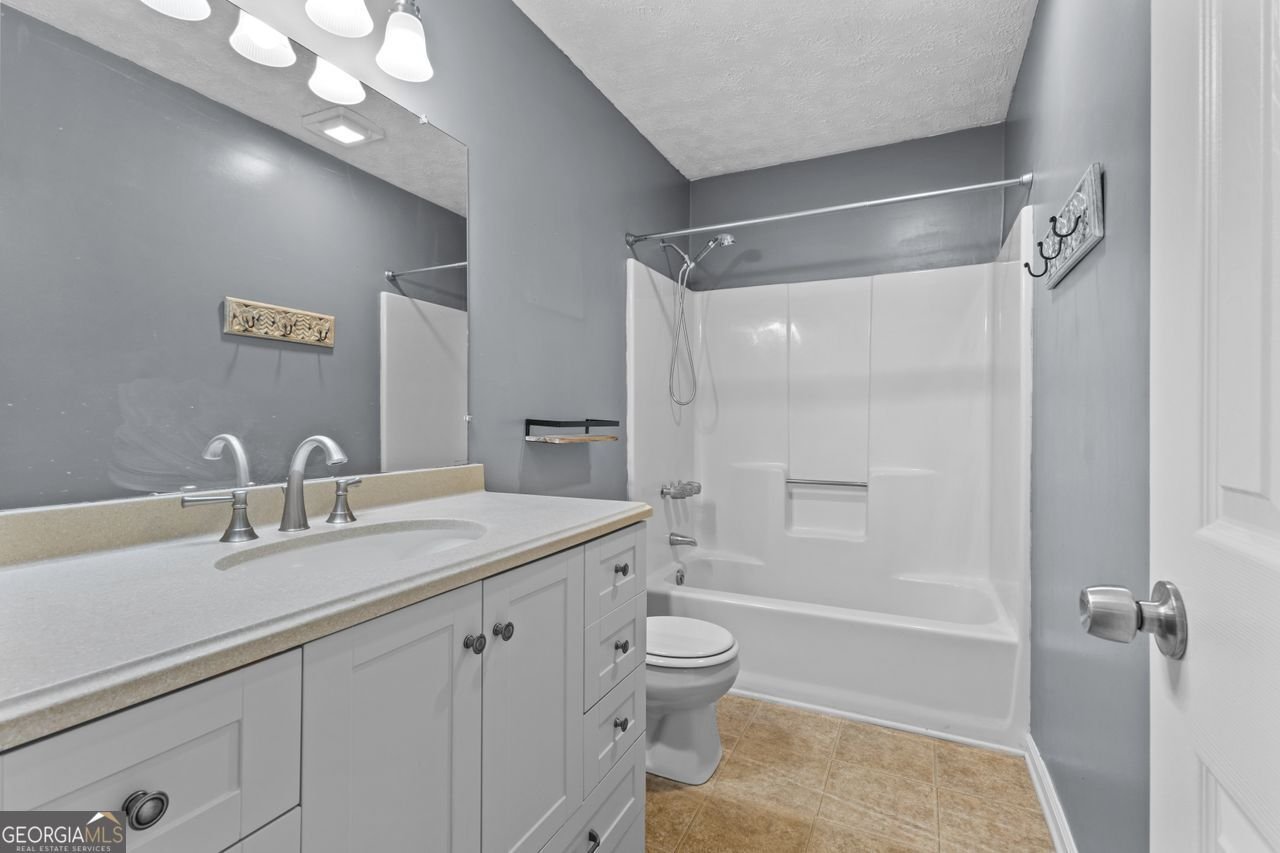 8990 TWEEDDALE Winston - 24