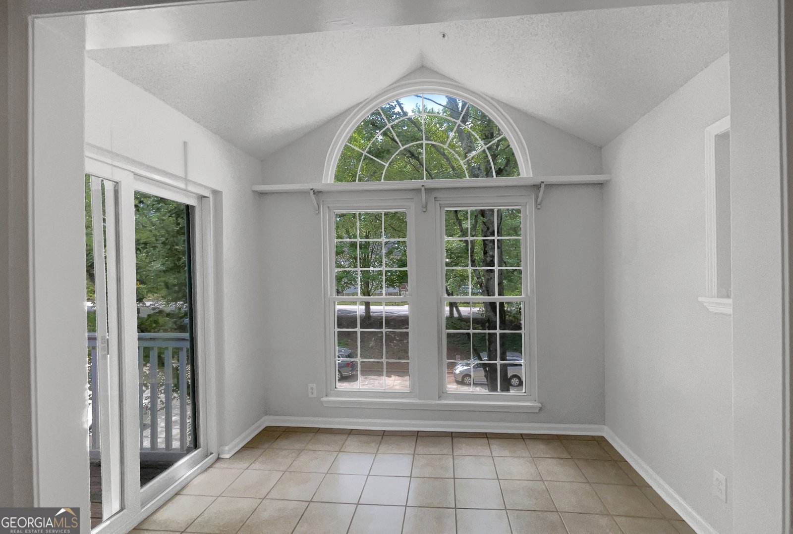 219 Cobblestone Trail Avondale Estates - 12