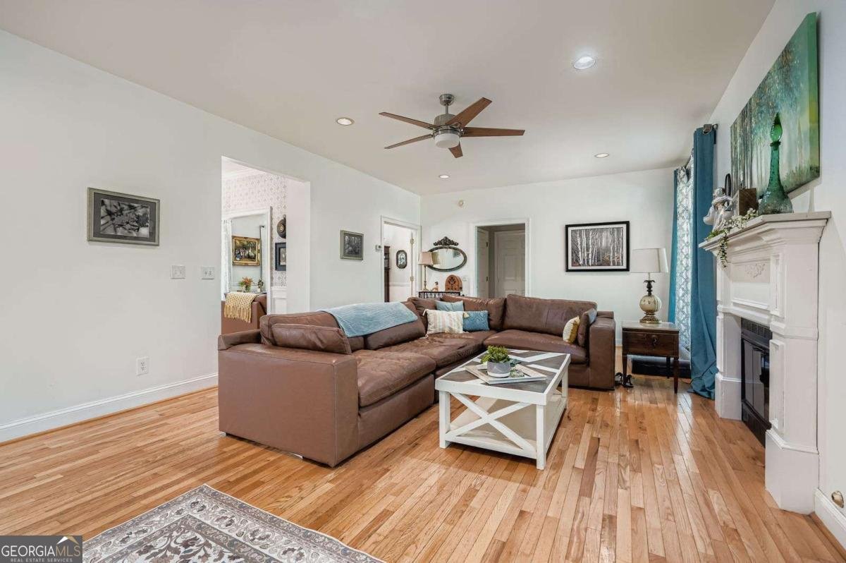 7277 AVALON Drive Douglasville - 8