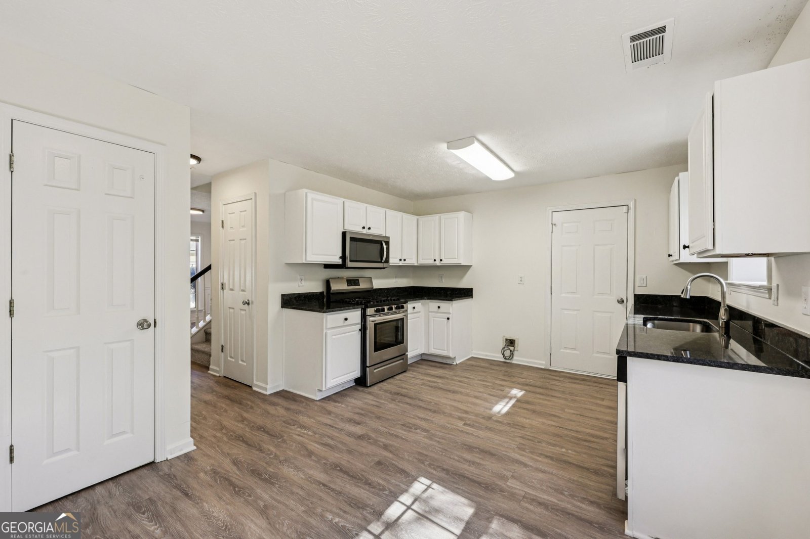 390 Manor Glen Drive Suwanee - 10