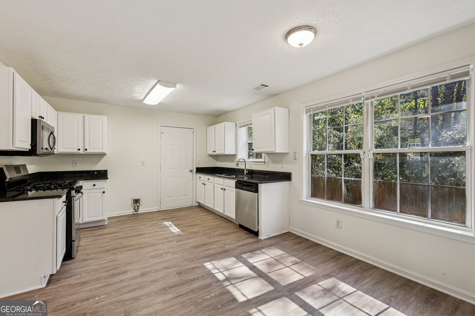 390 Manor Glen Drive Suwanee - 9