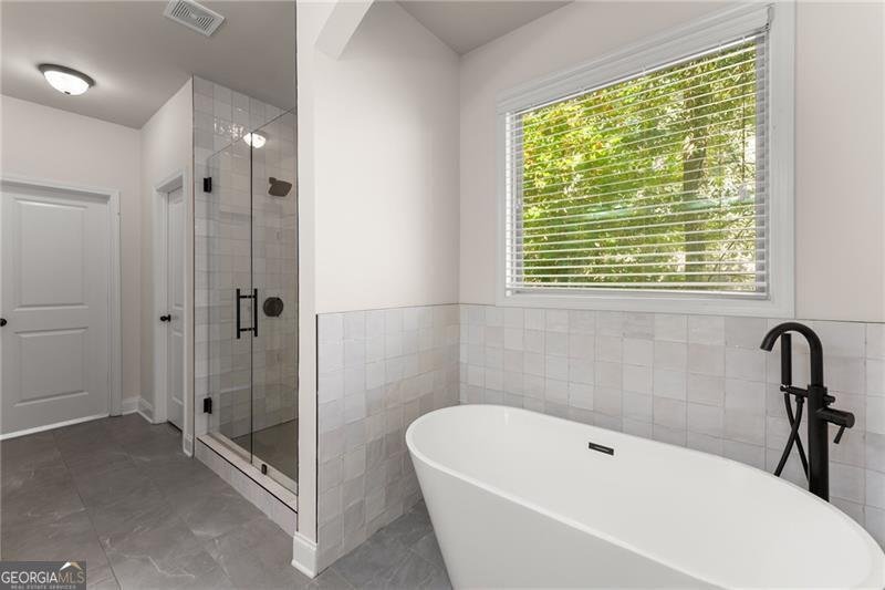 8055 Veranda Curve Ball Ground - 30