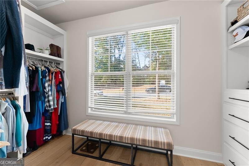 8055 Veranda Curve Ball Ground - 33